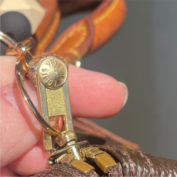 ✨🛍️ Louis Vuitton Monogram Speedy 30 Handbag with COA - Picture 9 of 10